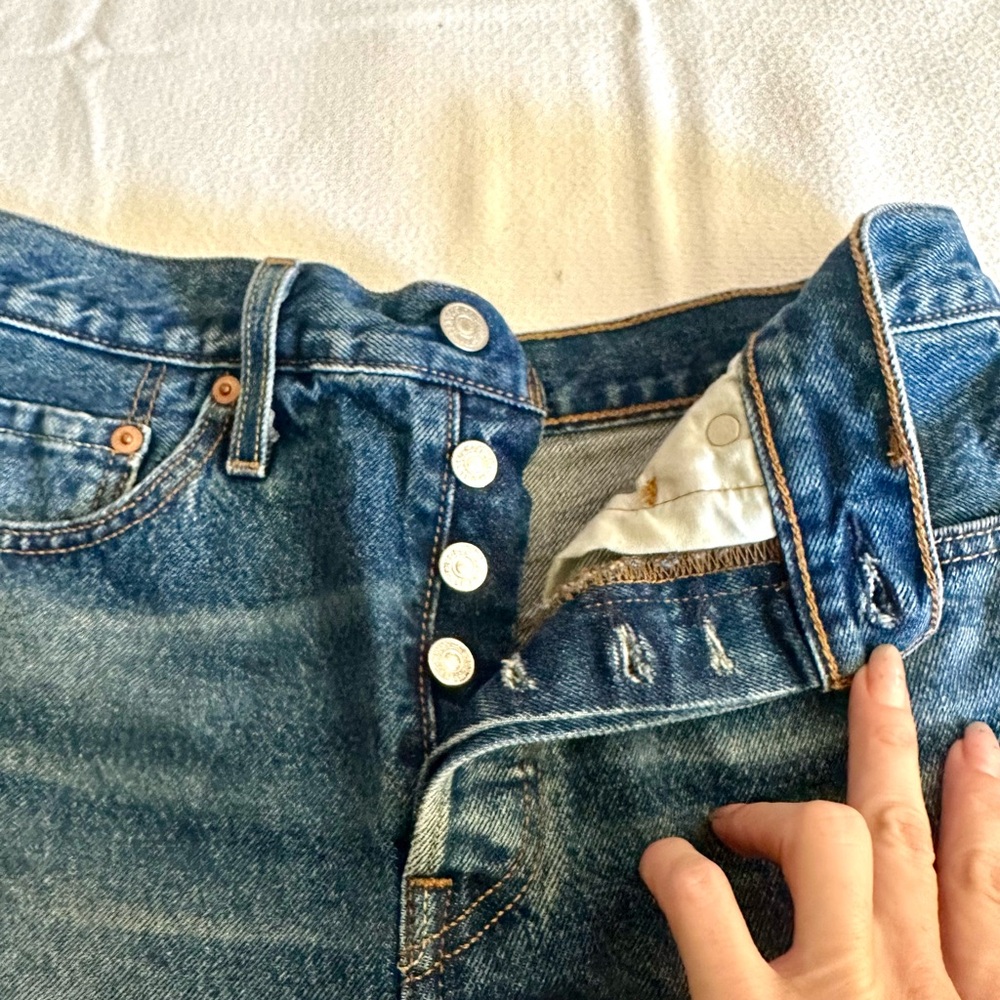 Women’s Levi’s‎ 501 Cutoff Shorts, Blue Denim - Picture 2 of 6